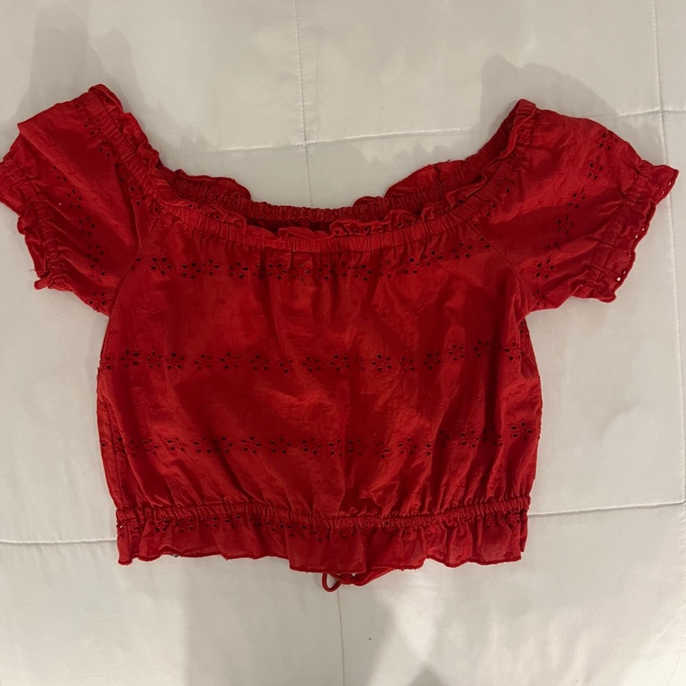 Red off the shoulder crop top - Picture 2 of 3